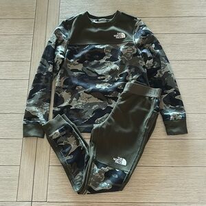 The North Face Thermal Set